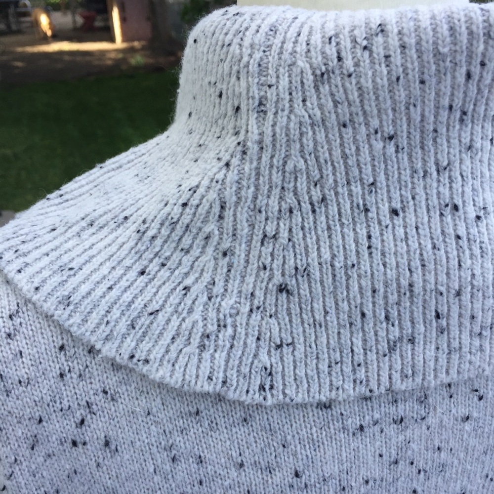 Hem & Thread Color Block Turtleneck Size L - image 3